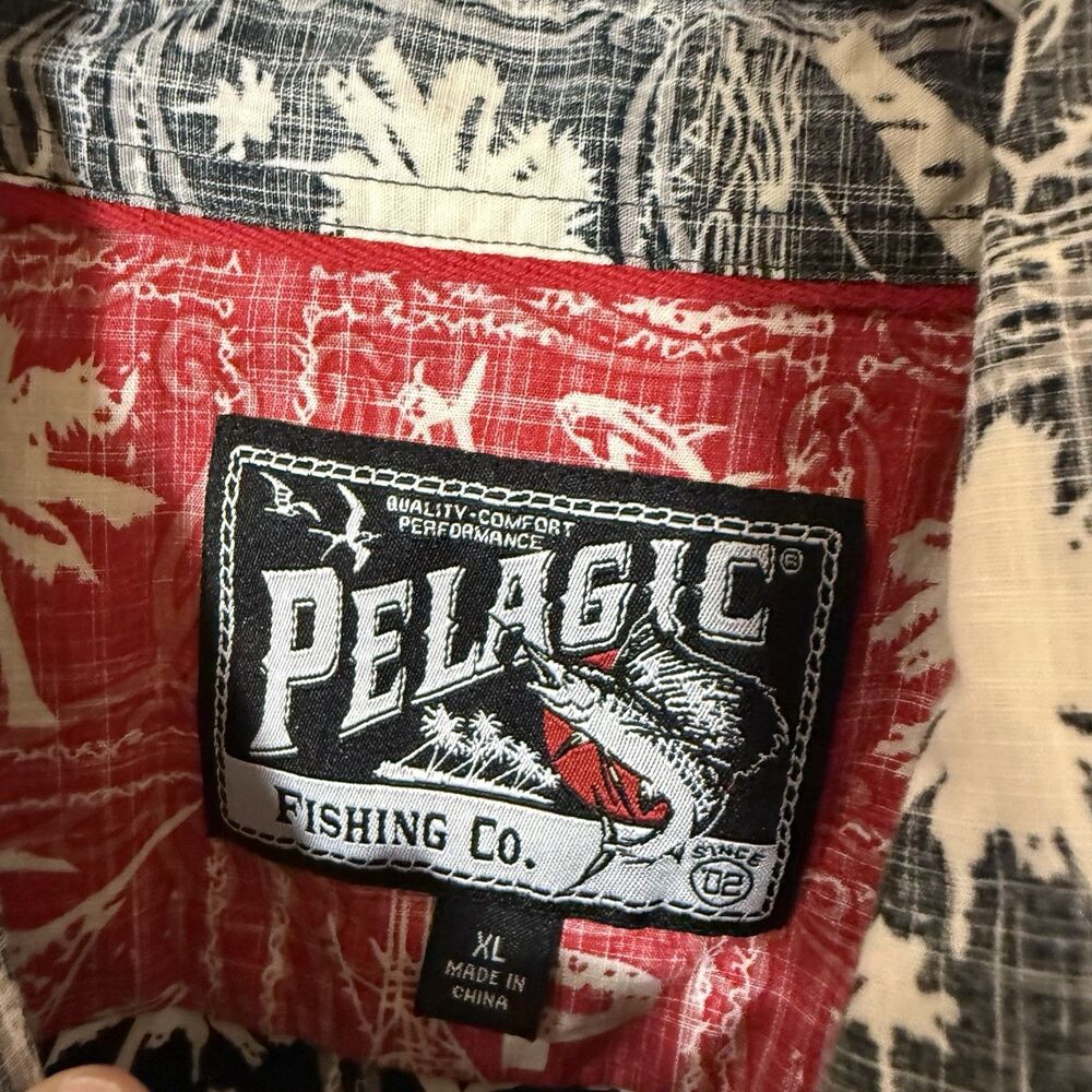 Pelagic Fishing Co Men's XL Gray Camp Shirt Fish Print Button Down Reverse Print - Picture 2 of 8